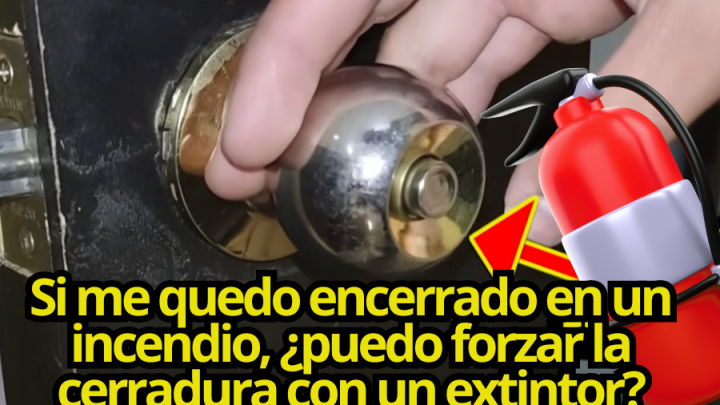 Forzar una cerradura con un extintor no es buena idea