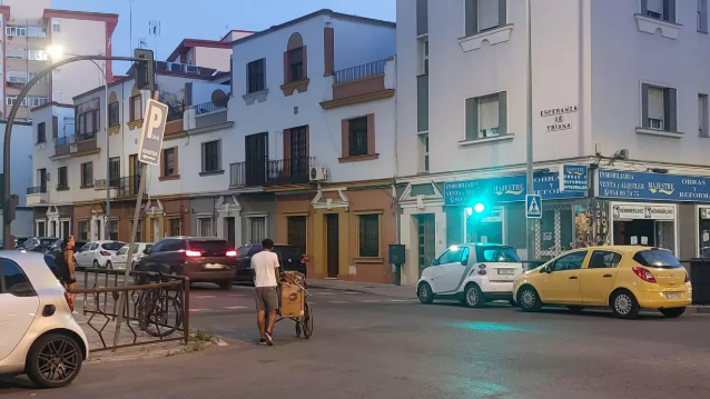 Fuego en un bar de Triana moviliza a los bomberos
