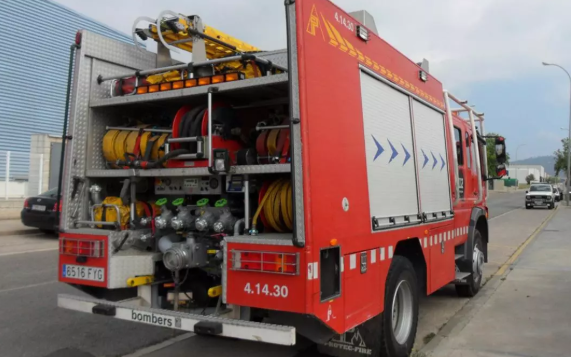 Incendio en L'Hospitalet: cinco heridos, incluidos dos menores, en un ático