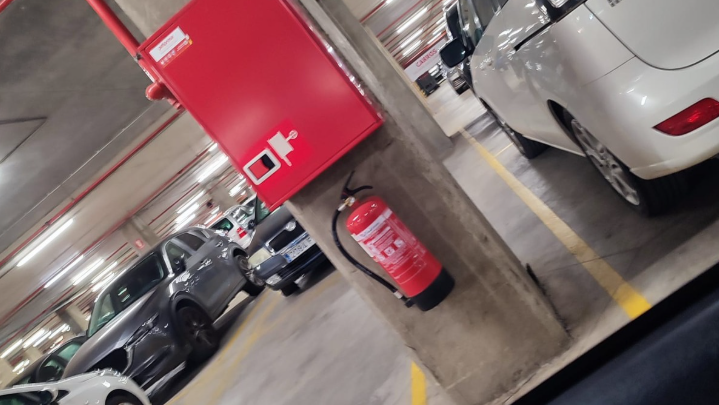 ¿Es obligatorio instalar BIEs en un garaje comunitario?