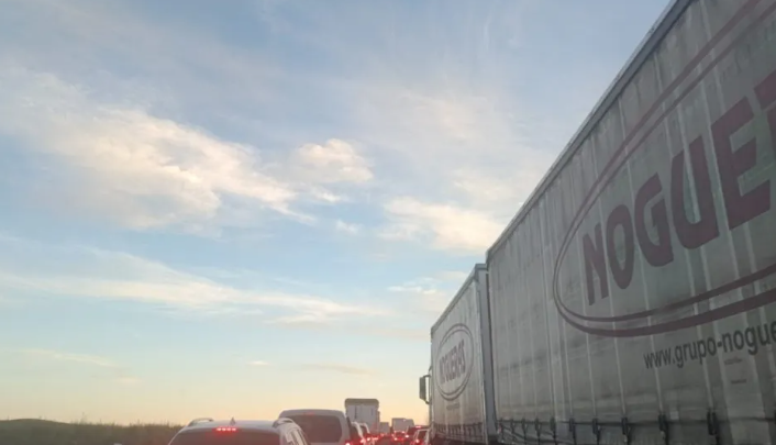 Incendio de un coche provoca el corte de 2 horas en la A-23 hacia Levante